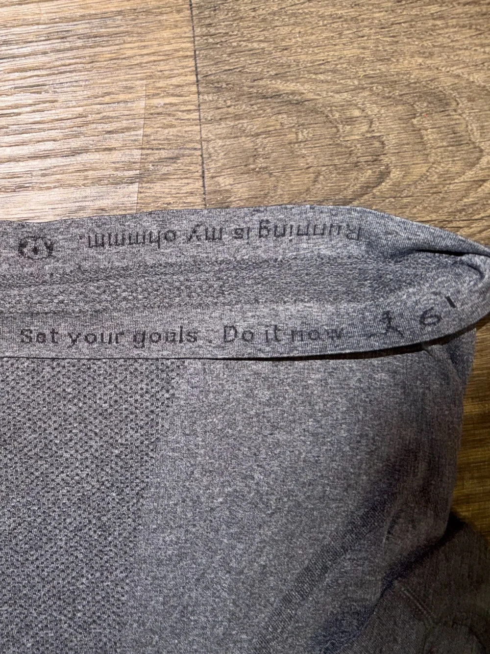 Lululemon Athletica Swiftly Tech 2.0 Long-Sleeve Hip Length Dark Gray Size 6 Tee
